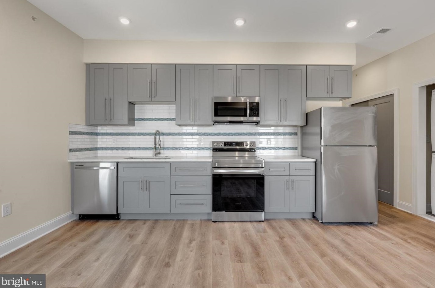 511 Gorgas Ln #e, Philadelphia, PA 19128