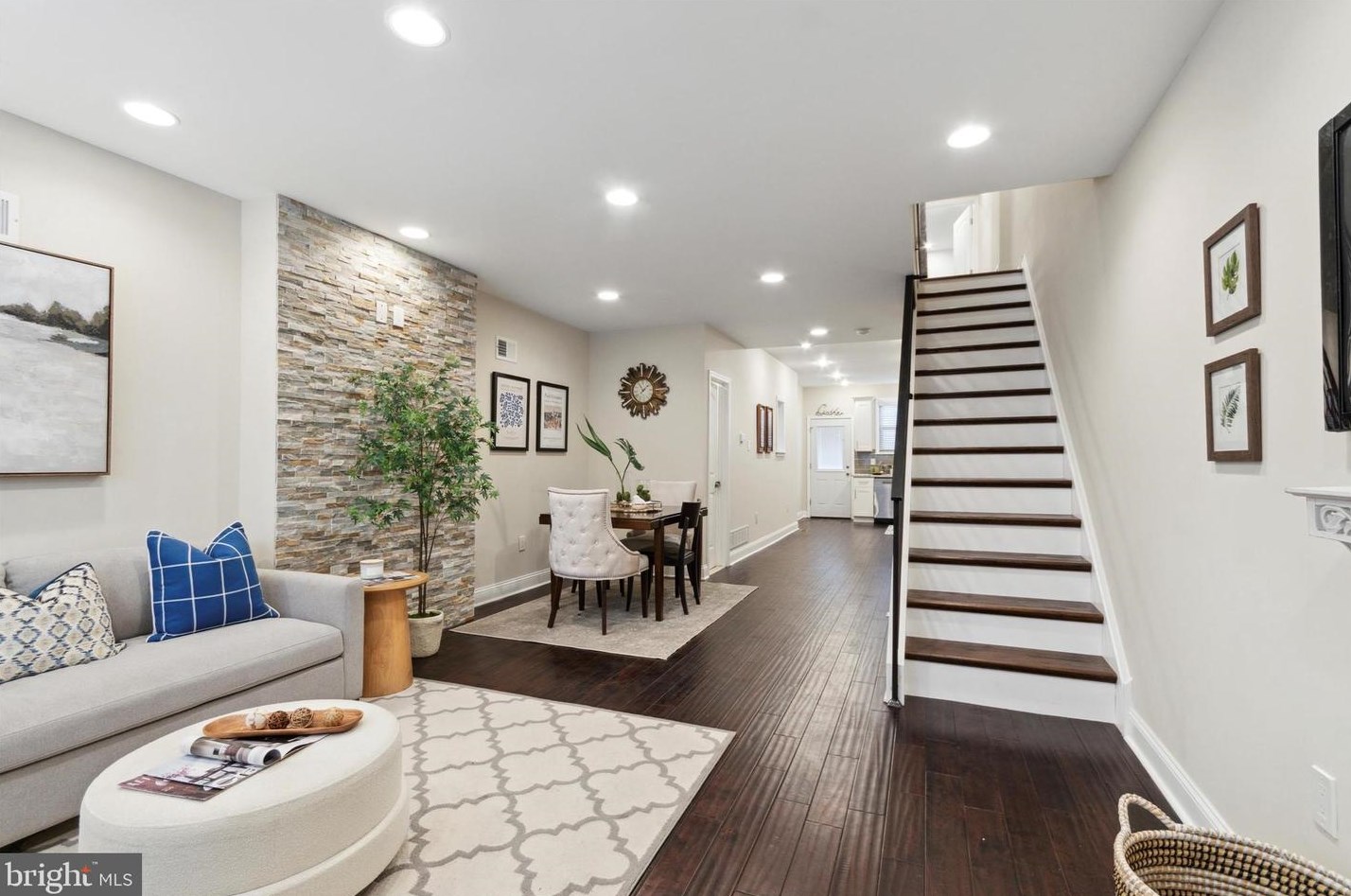 2217 Oakford St, Philadelphia, PA 19146-4222