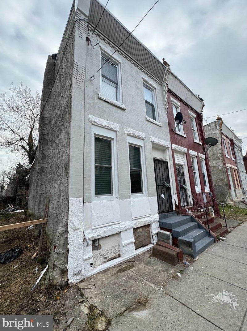 2027 32nd St, Philadelphia, PA 19121-1742
