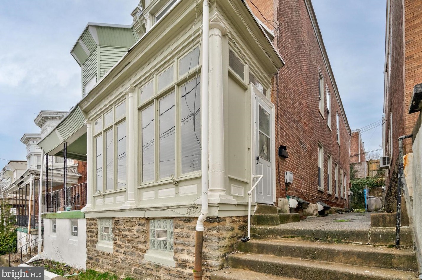6122 Lensen St, Philadelphia, PA 19144-1021