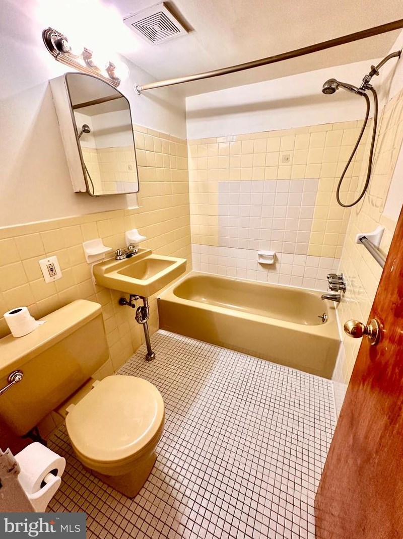 3413 Cresson St, Philadelphia PA  19129-1605 exterior