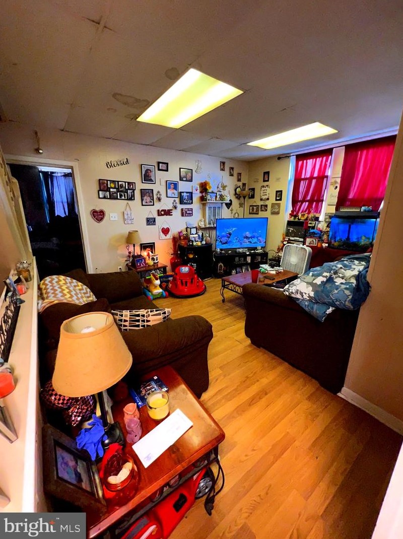1621 Sellers St, Philadelphia, PA 19124-3711