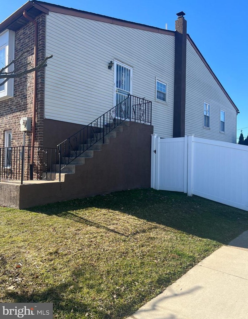 7936 Revere St, Philadelphia, PA 19152-3435