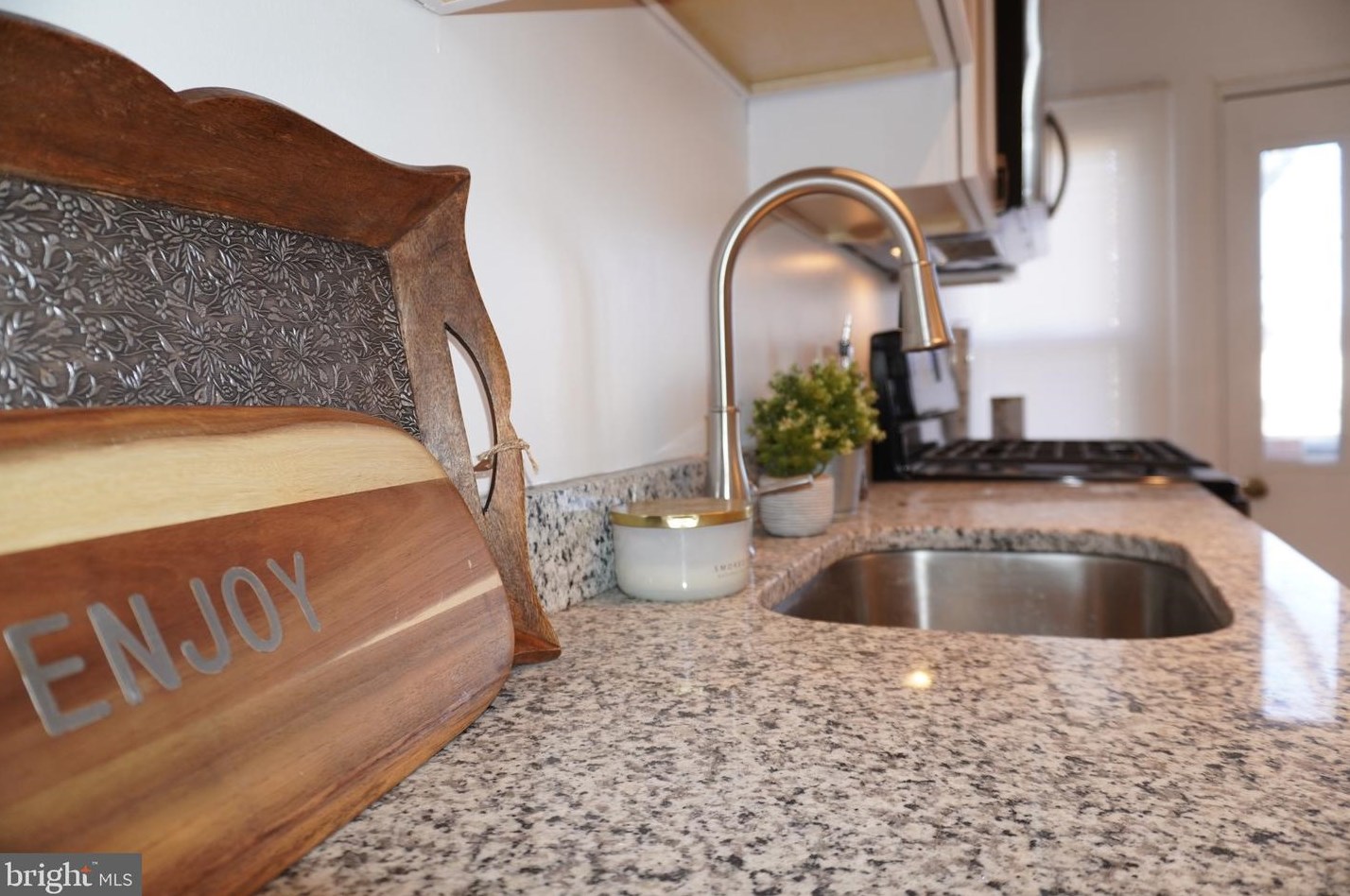 7387 Wheeler St, Philadelphia PA  19153-1420 exterior