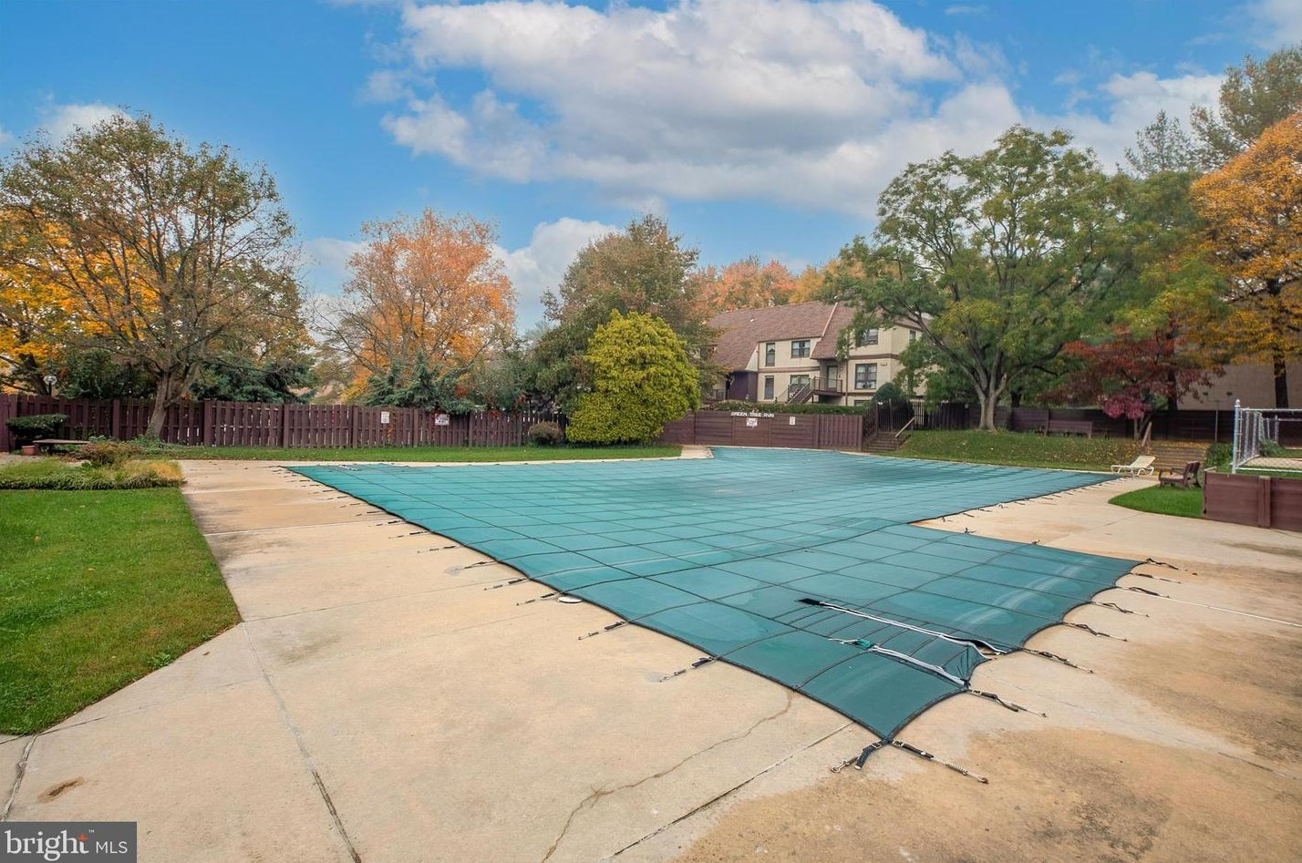 293 Shawmont Ave, Philadelphia PA  19128-4208 exterior