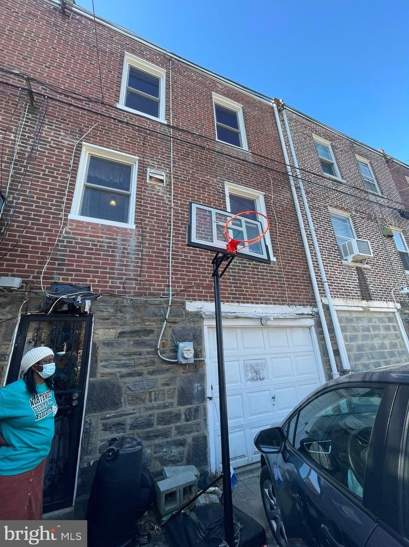 4211 Robbins Ave, Philadelphia, PA 19135-3114