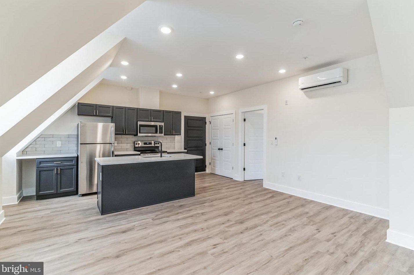 6832 Ridge Ave #f3, Philadelphia, PA 19128