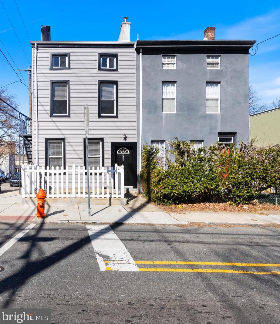 400 Green Ln, Philadelphia, PA 19128