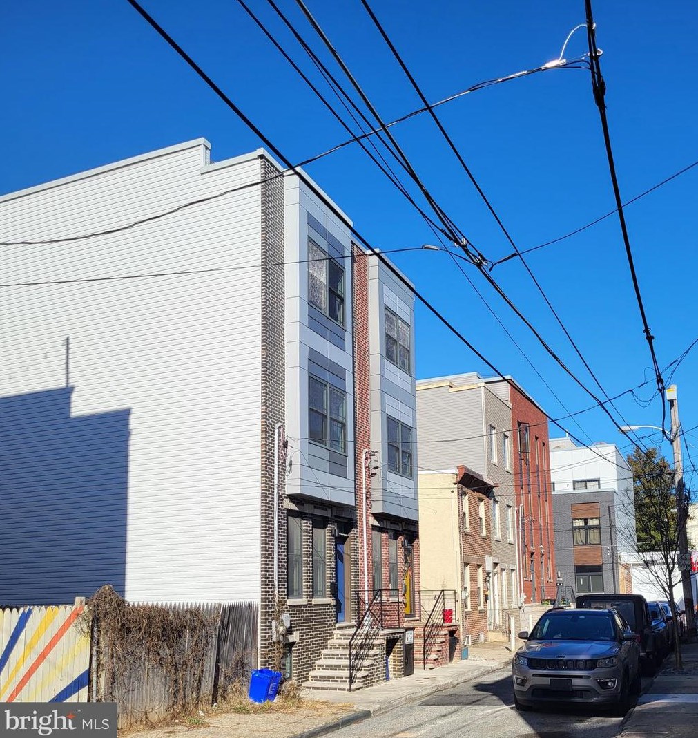 2637 Agate St, Philadelphia, PA 19125-2301