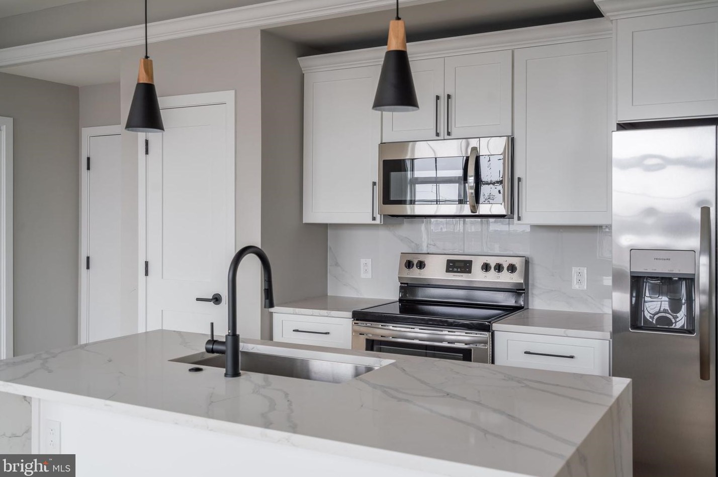 1026 S 24th St #5d, Philadelphia, PA 19146