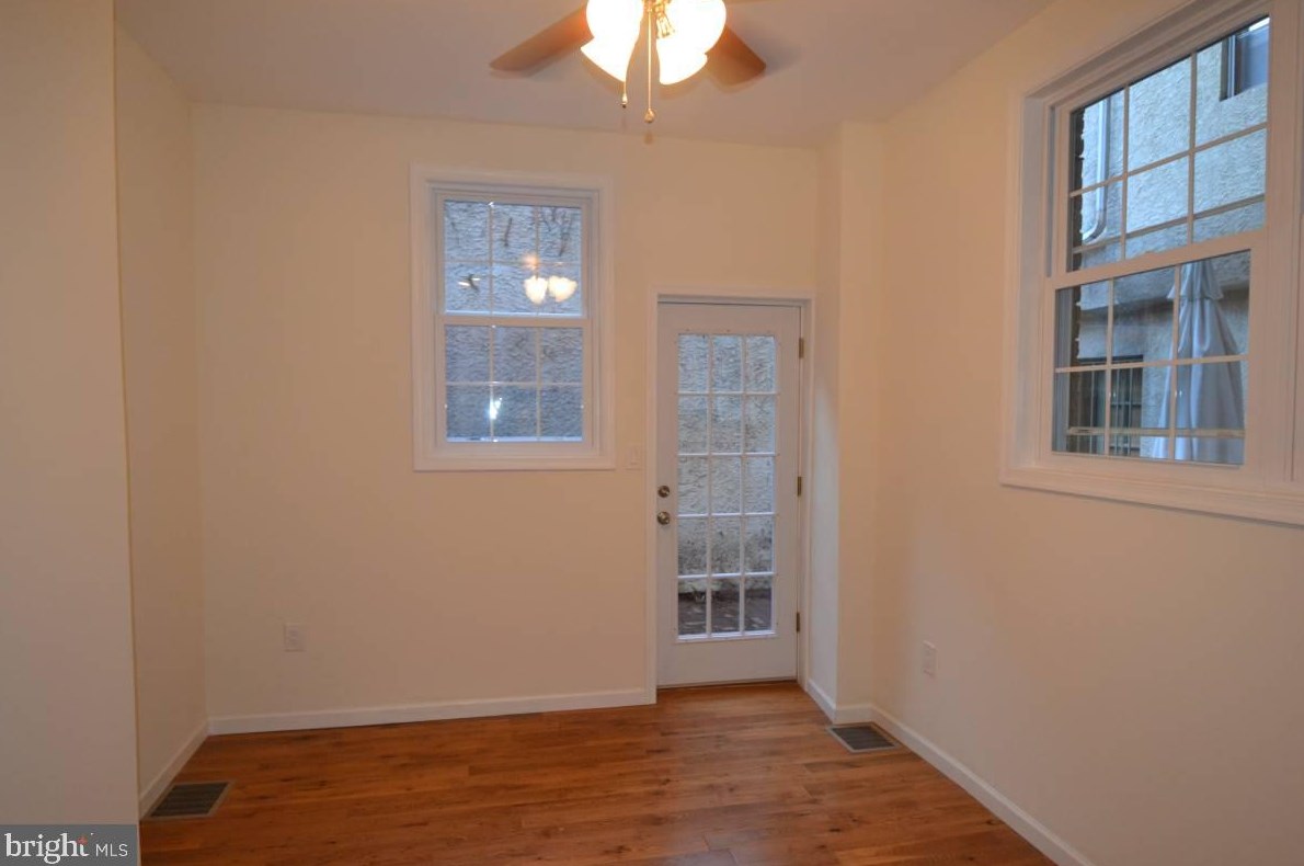 330 S 17th St Apt 1r, Philadelphia, PA