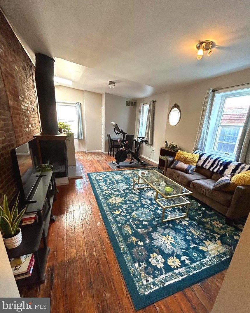 937 Spruce St #3, Philadelphia, PA 19107