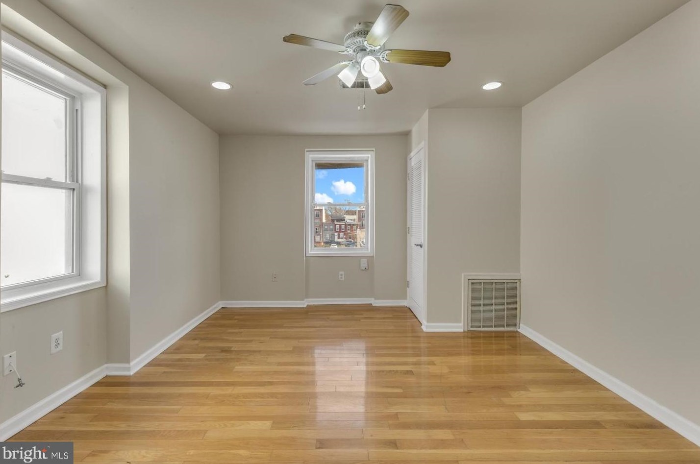 319 N 40th St #3, Philadelphia, PA 19104