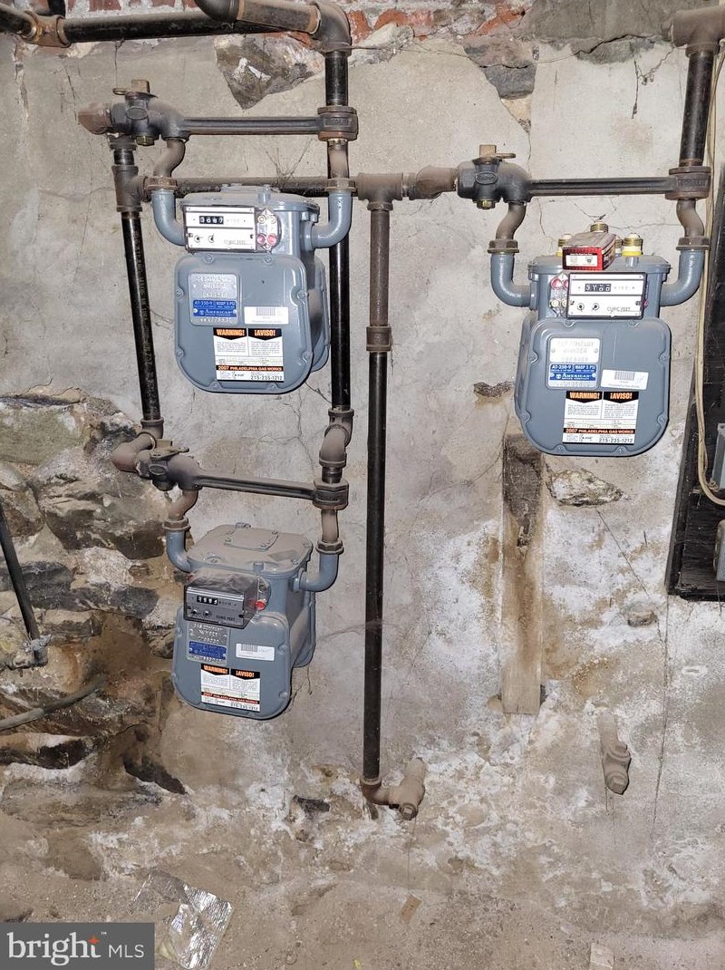 6633 Torresdale Ave, Philadelphia PA  19135-2827 exterior