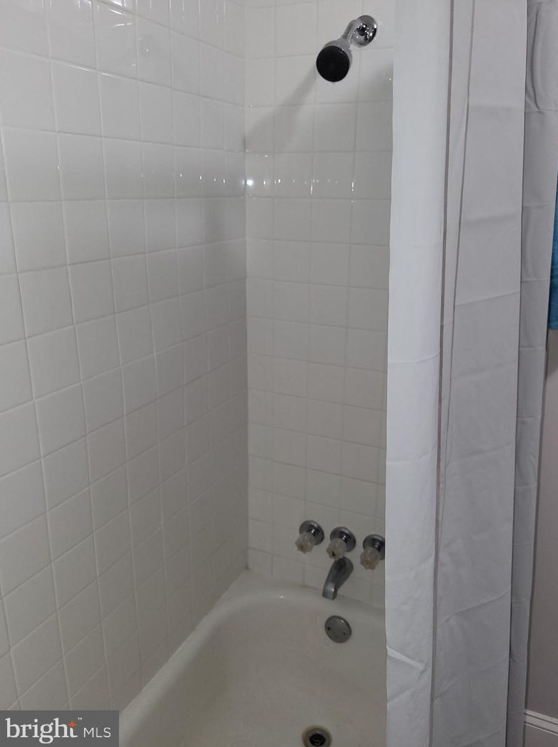 6633 Torresdale Ave, Philadelphia PA  19135-2827 exterior