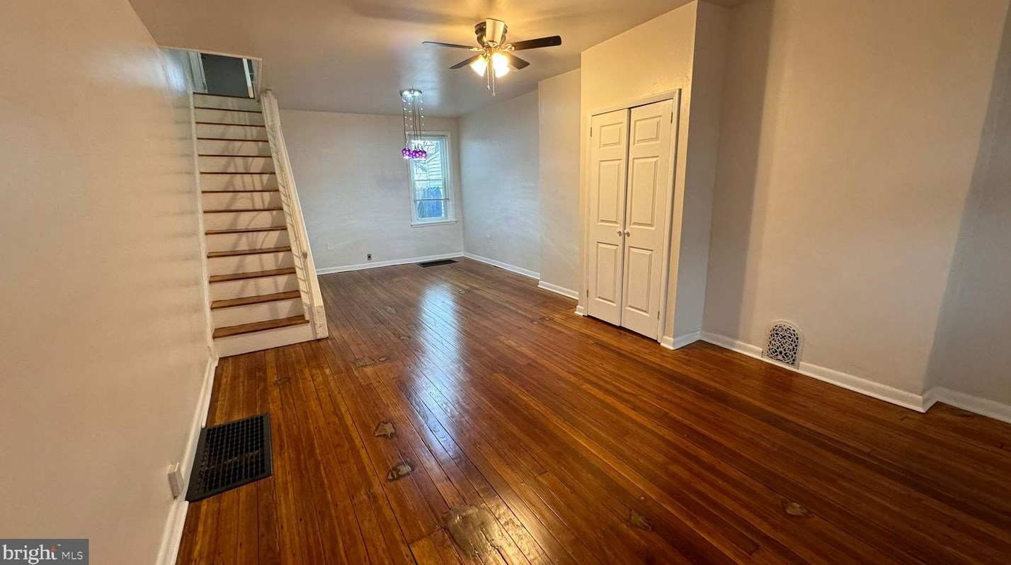5744 Harbison Ave, Philadelphia, PA 19135-4008