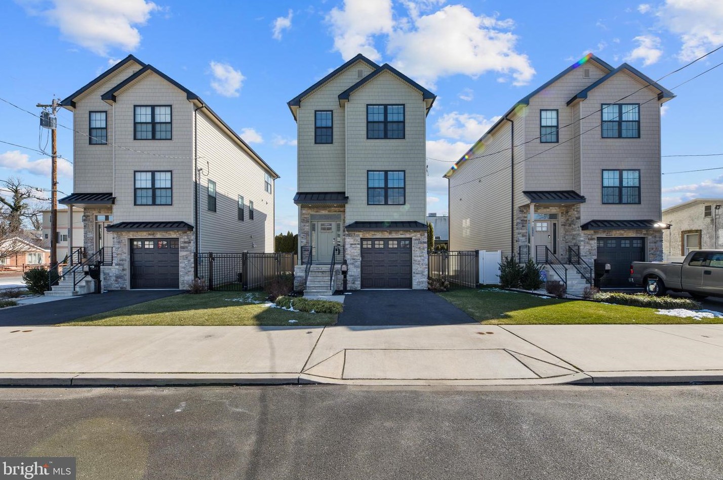 9241 Germania St, Philadelphia, PA 19114-4212