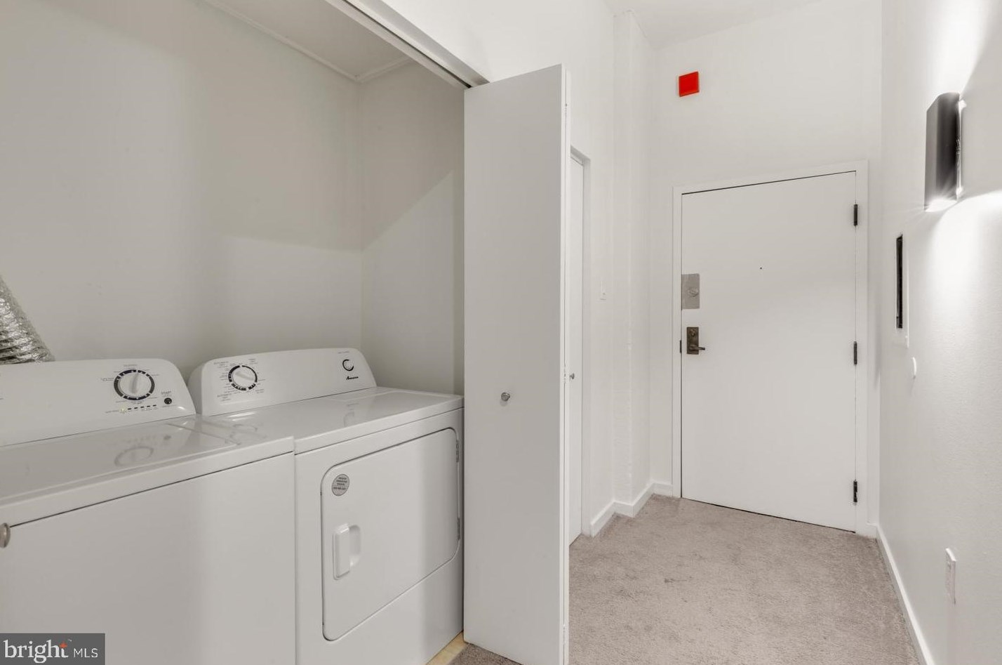 303 Vine St #302, Philadelphia, PA 19106