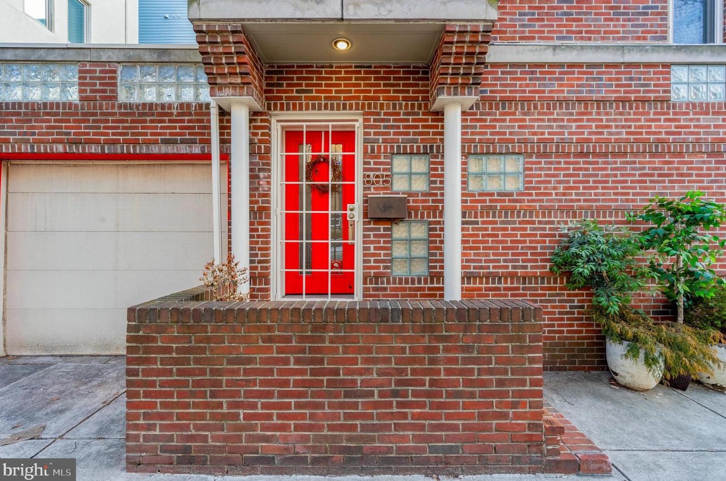 805 7th St, Philadelphia, PA 19147-2903