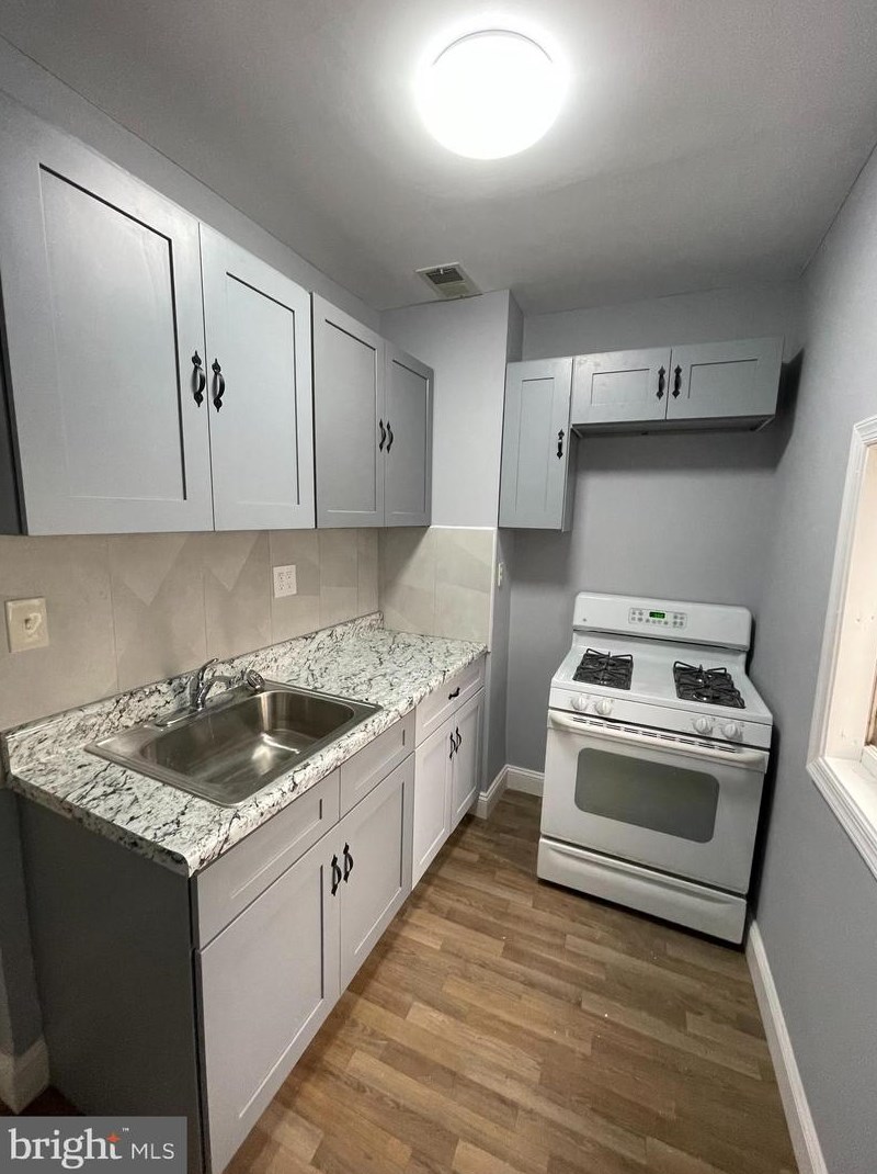 1919 Dalkeith St, Philadelphia PA  19140-1718 exterior