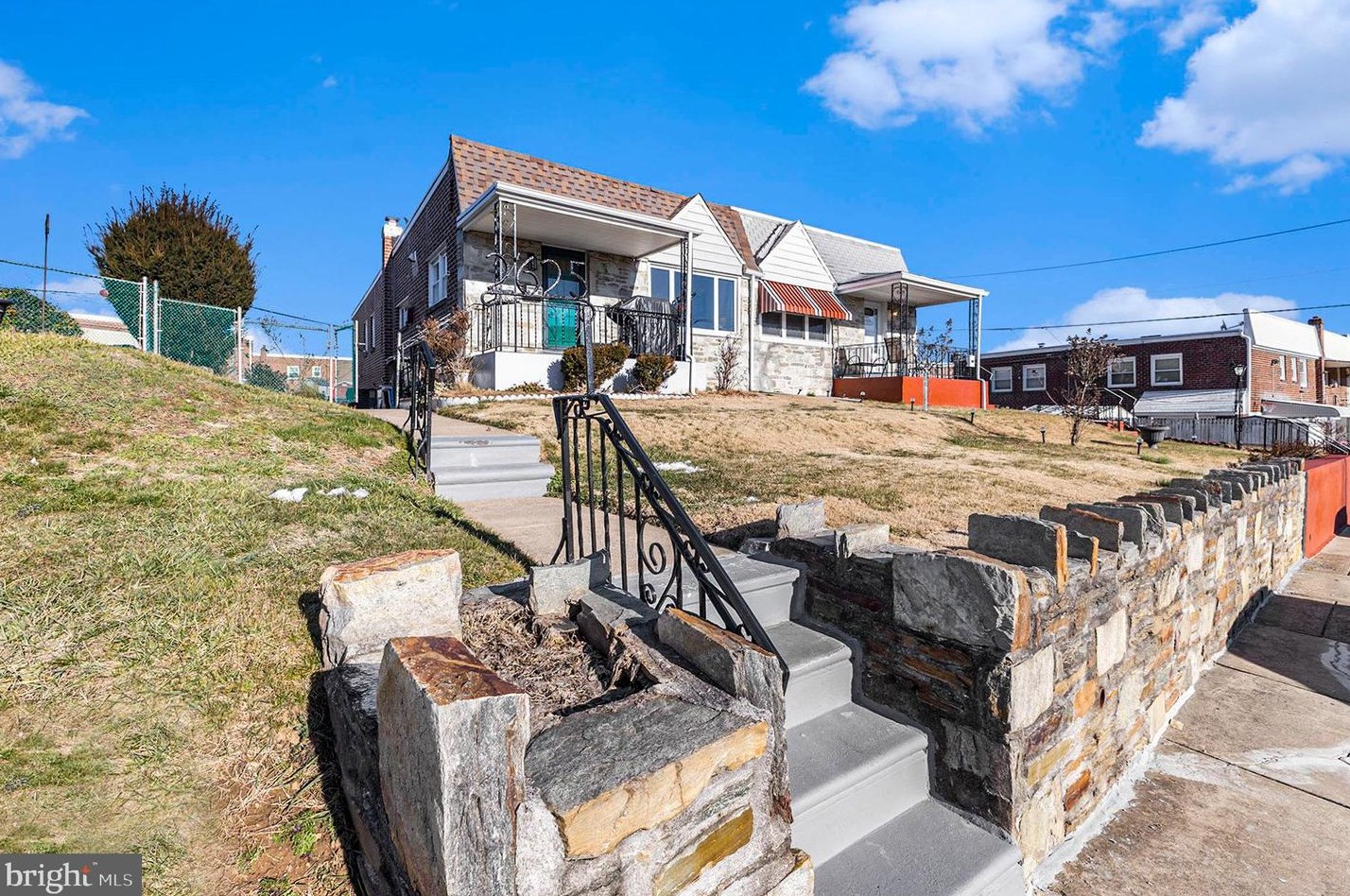 2625 Woodward St, Philadelphia, PA 19152-1333