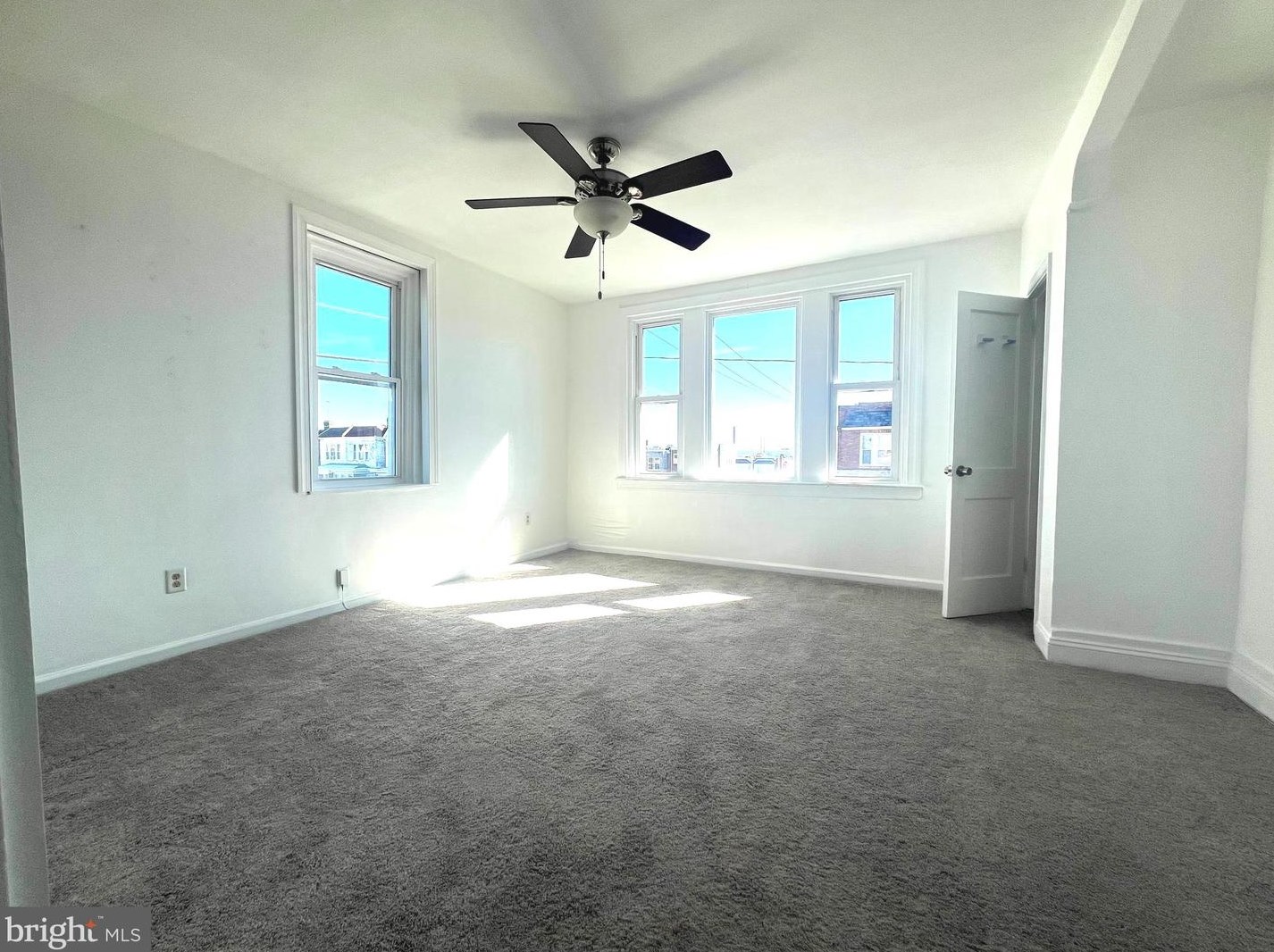 7174 Glenloch St, Philadelphia PA  19135-1215 exterior
