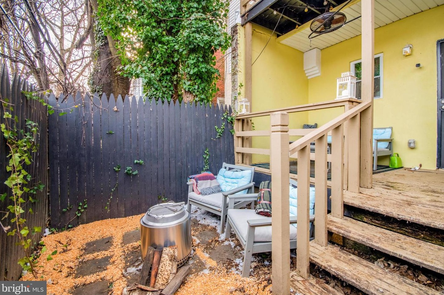 126 Pleasant St, Philadelphia PA  19119-2144 exterior