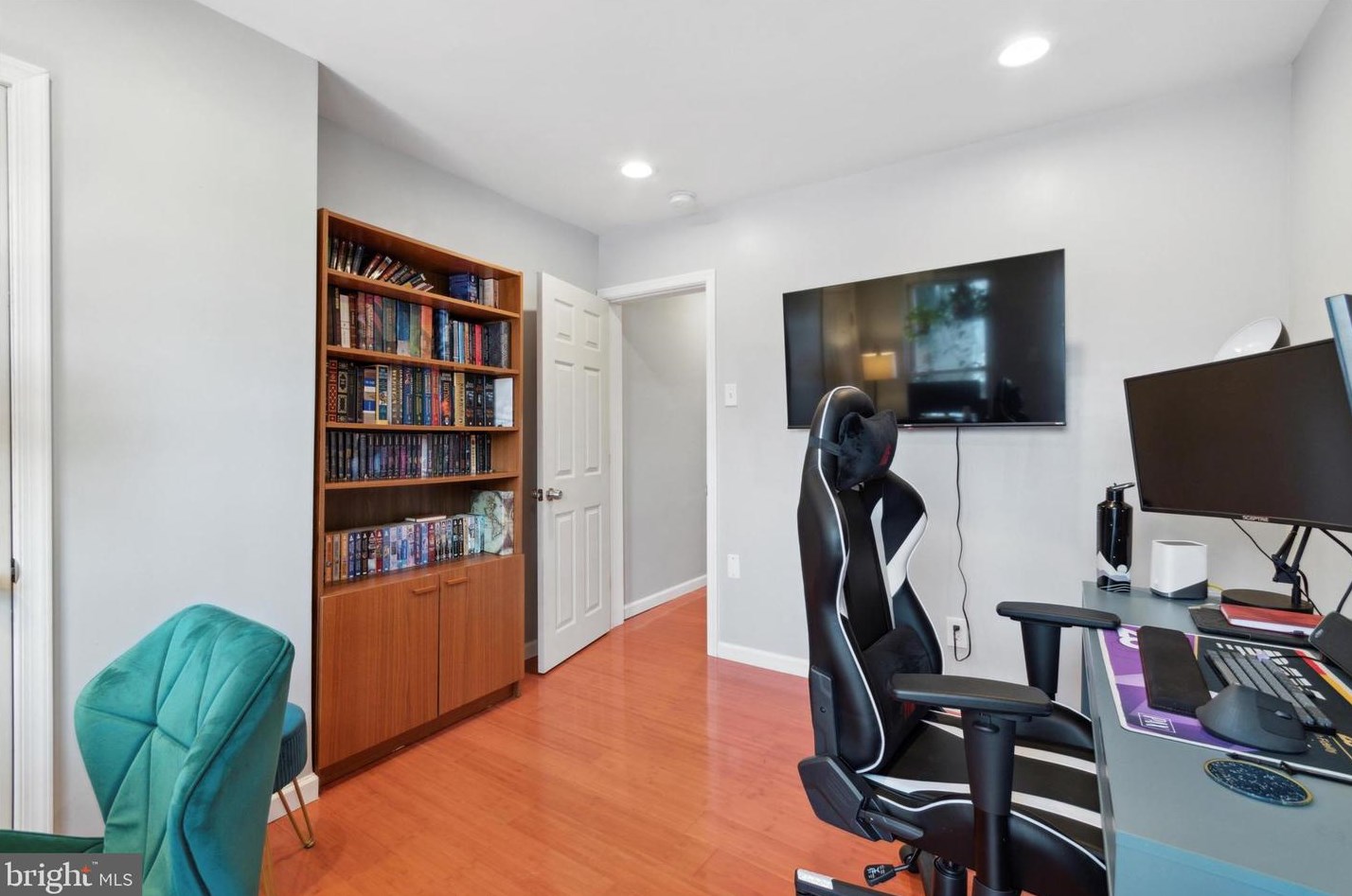 126 Pleasant St, Philadelphia PA  19119-2144 exterior