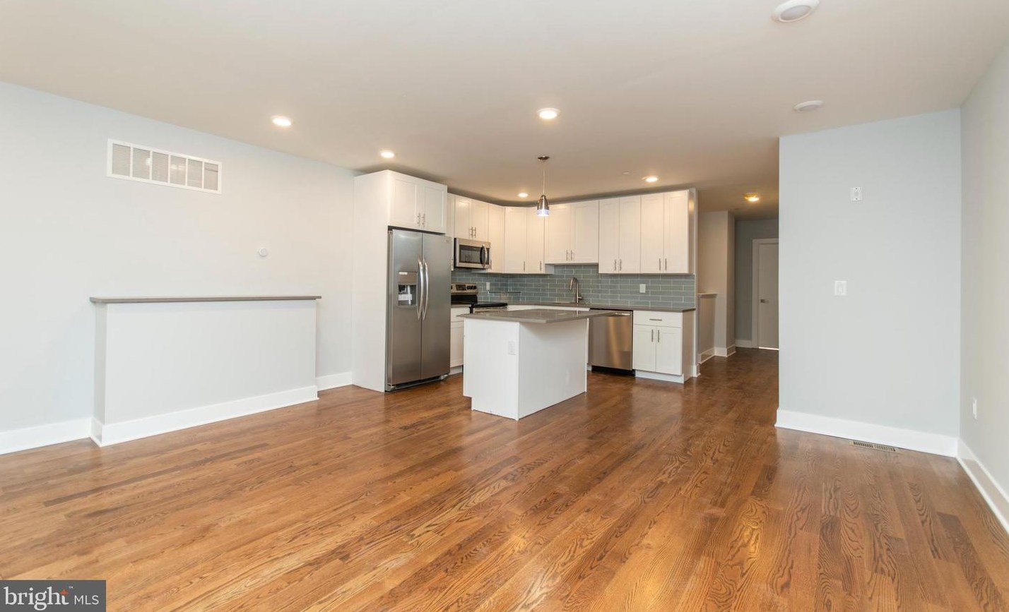 812 Uber St, Philadelphia, PA 19130-2018