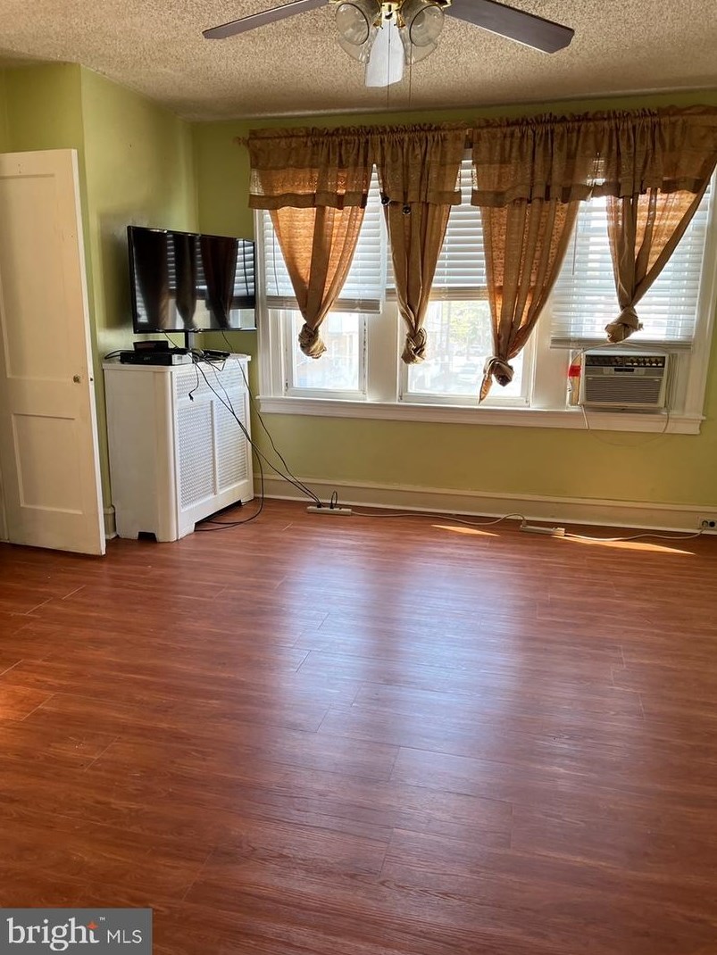 5201 Pennway St, Philadelphia PA 19124-3506 exterior