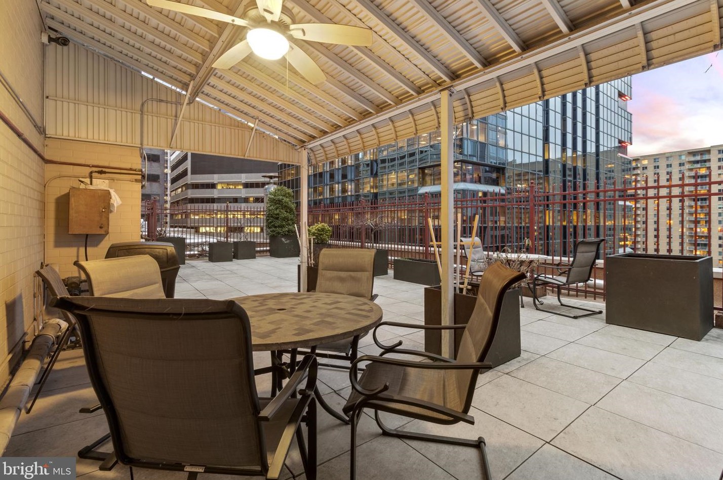 1900 John F Kennedy Blvd, Philadelphia PA 19103-1126 exterior