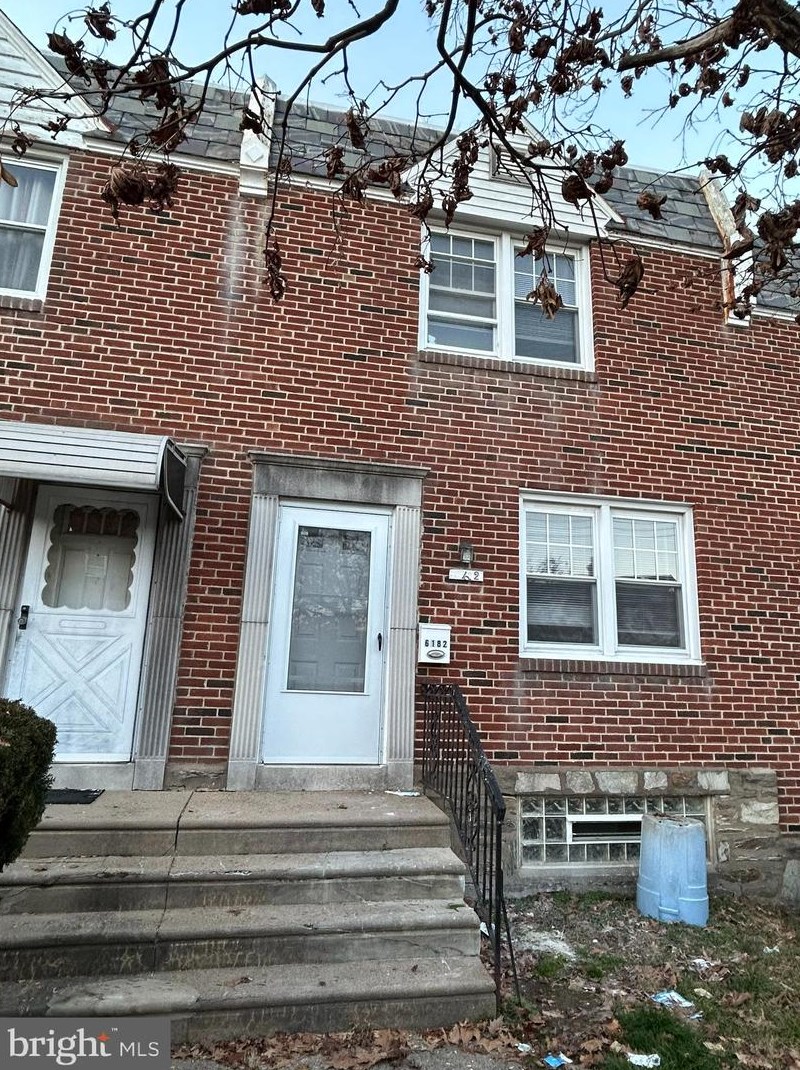 6182 Newtown Ave, Philadelphia, PA 19111-5928