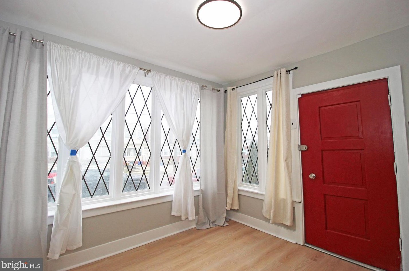 6930 Dicks Ave, Philadelphia PA  19142-2517 exterior