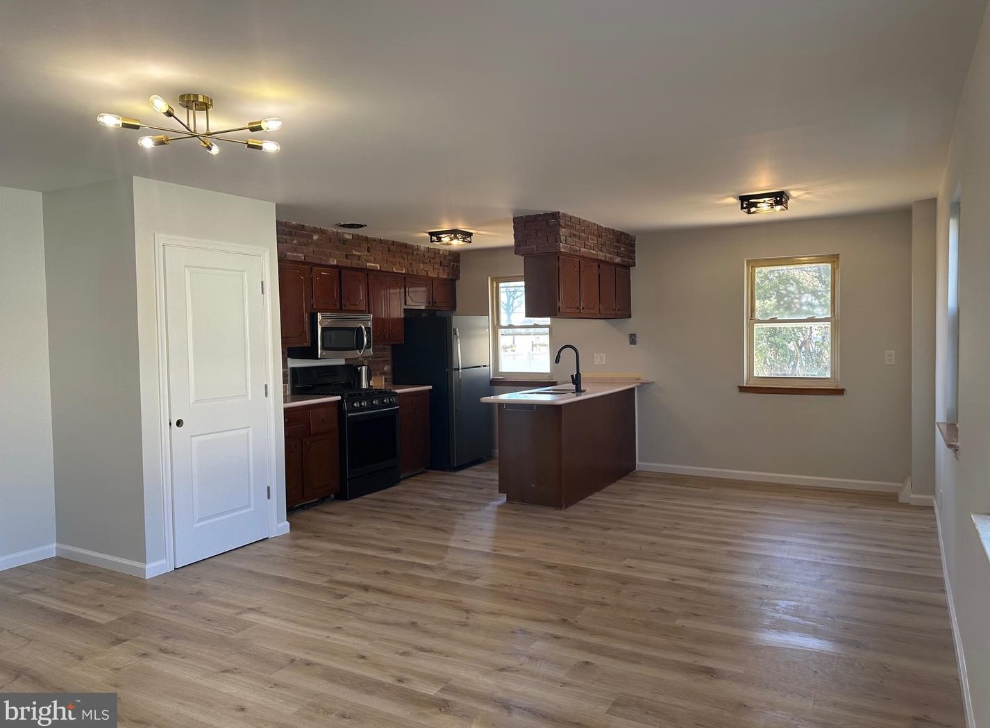 14040 Faraday St, Philadelphia, PA 19116