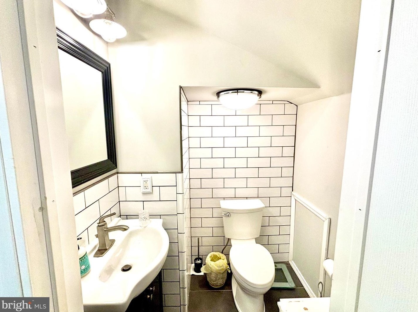 9498 Convent Ln, Philadelphia PA  19114-3066 exterior