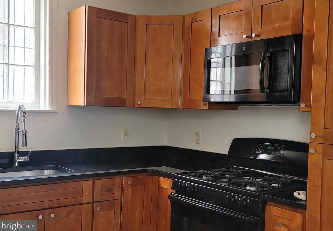 1613 French St, Philadelphia, PA 19121