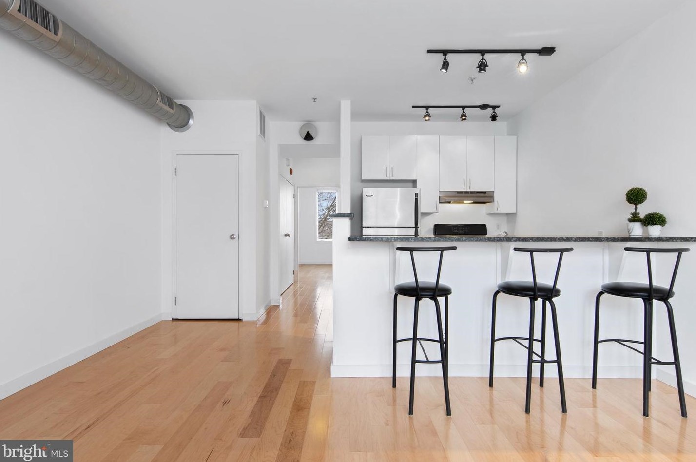 182 Gay St Apt 403, Philadelphia, PA 19128