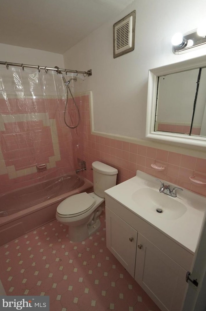 7941 Langdon St, Philadelphia PA 19111-2933 exterior