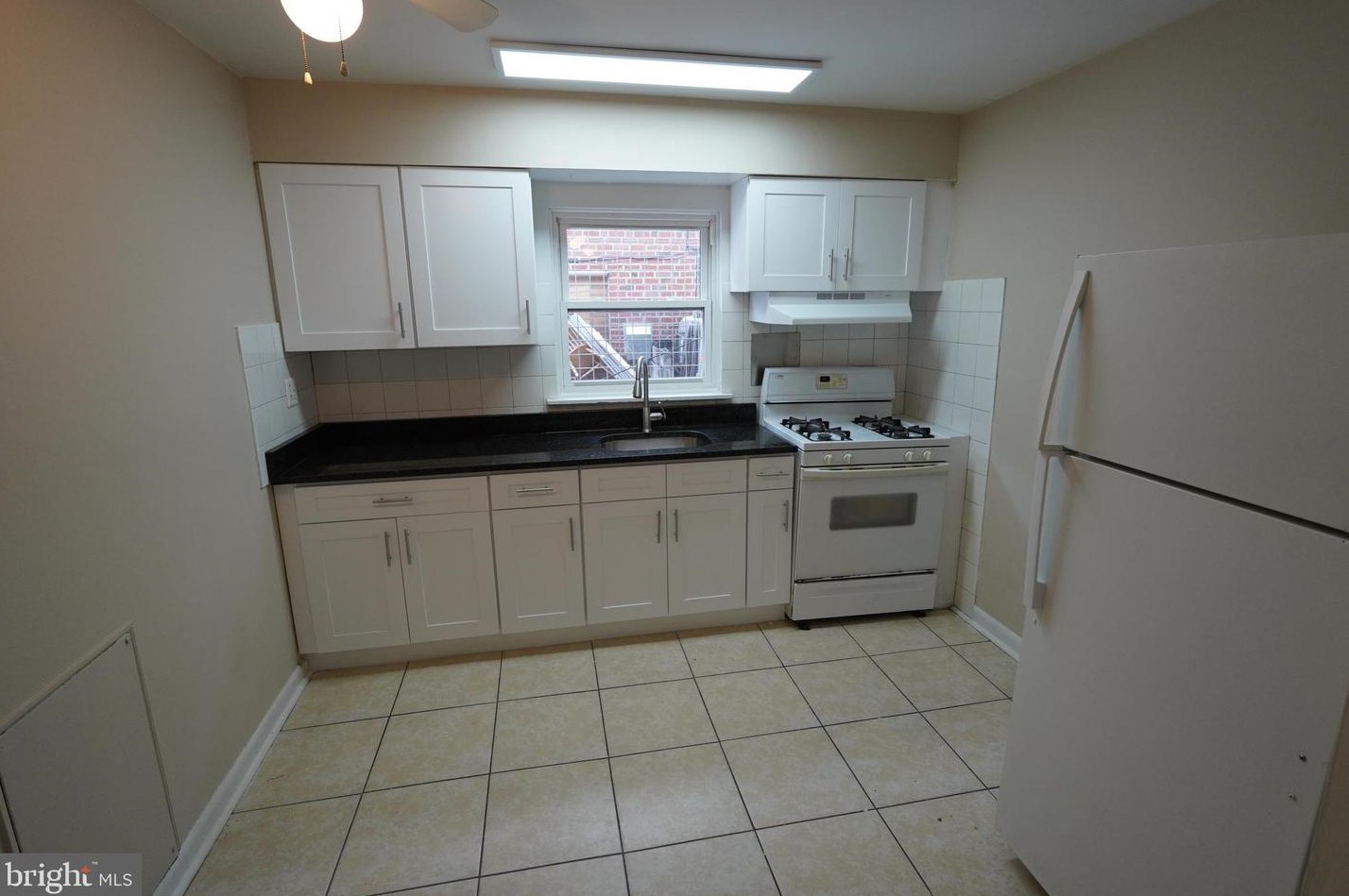 7941 Langdon St, Philadelphia PA 19111-2933 exterior