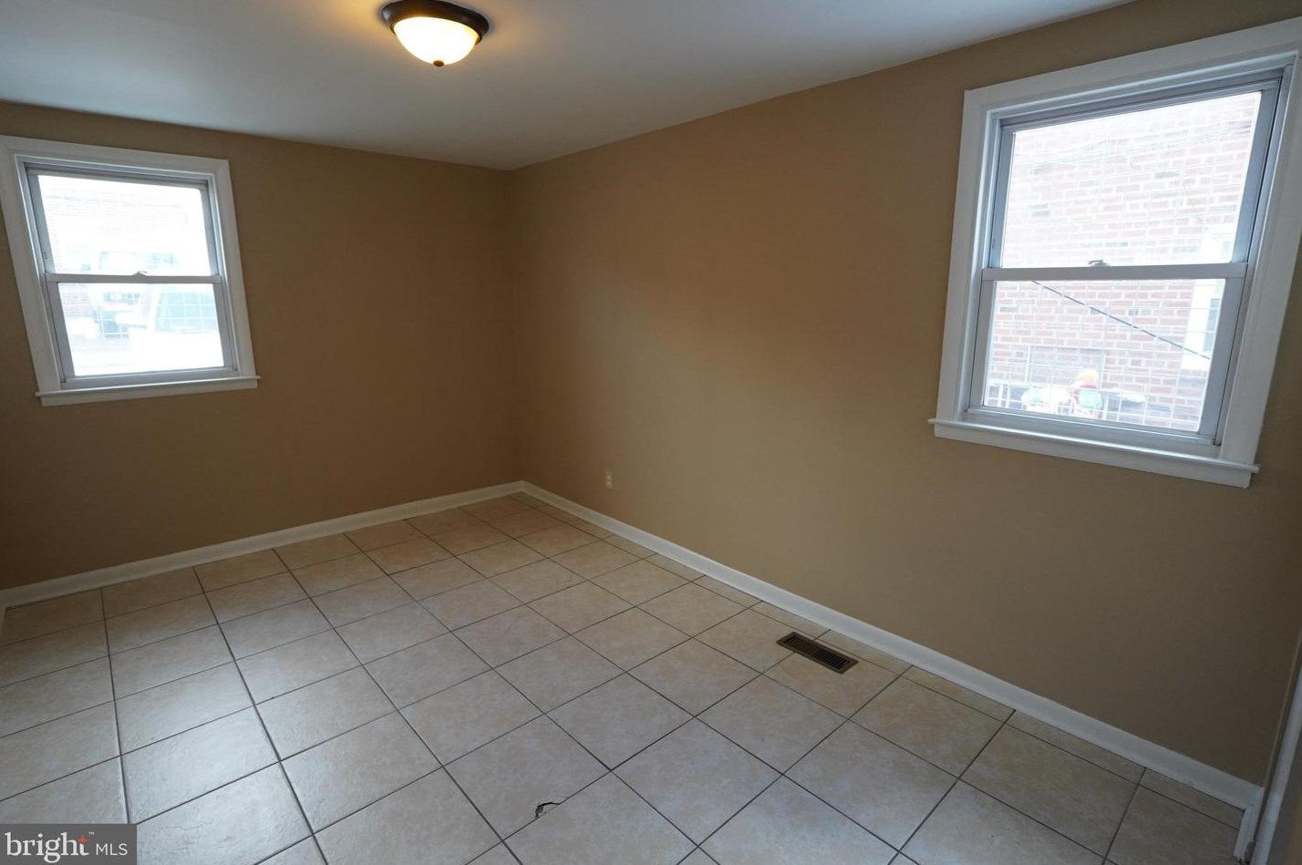 7941 Langdon St, Philadelphia PA 19111-2933 exterior