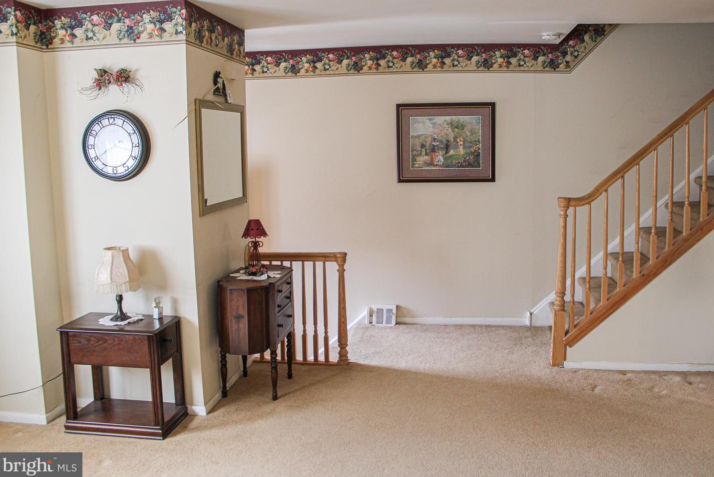 12012 Farwell Rd, Philadelphia, PA 19154-2713