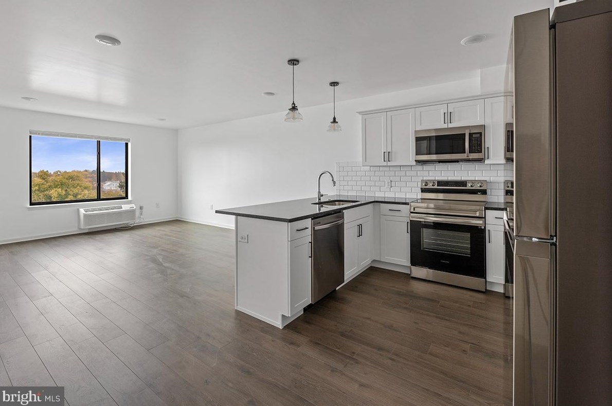 404 Fountain St #203, Philadelphia, PA 19128