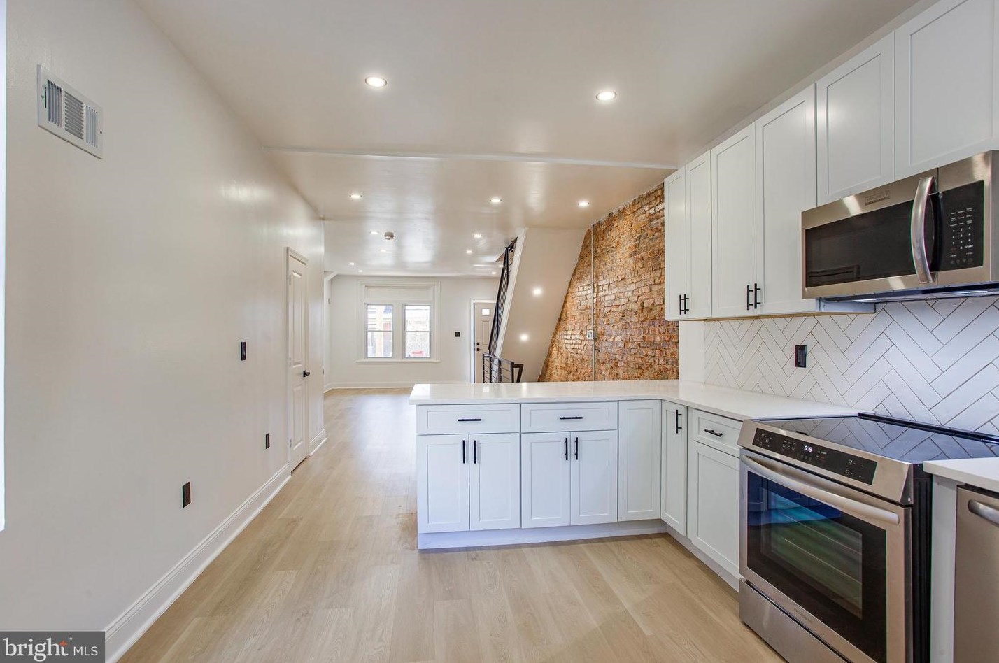 5731 Broomall St, Philadelphia, PA 19143-4520