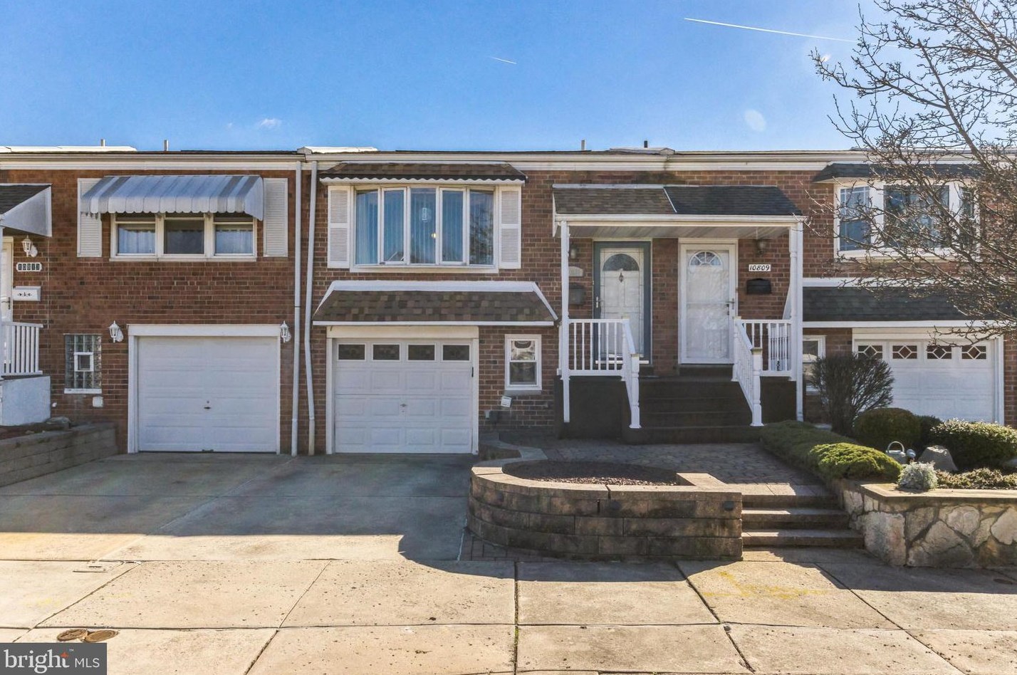 10811 Heflin Rd, Philadelphia, PA 19154-4016