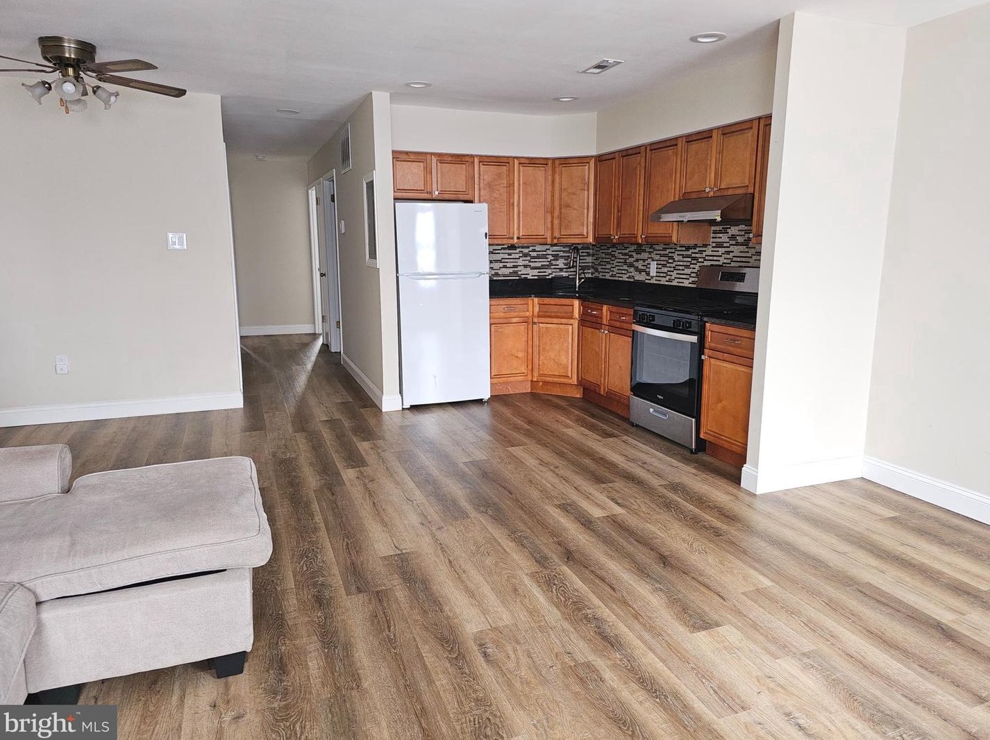 8064 Walker St, Philadelphia, PA 19136-2722