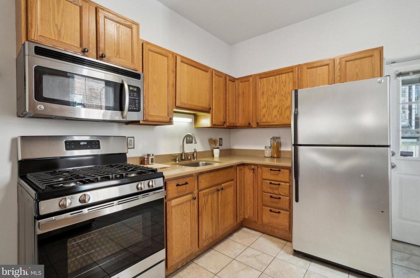 2618 Swain St, Philadelphia PA  19130-2407 exterior
