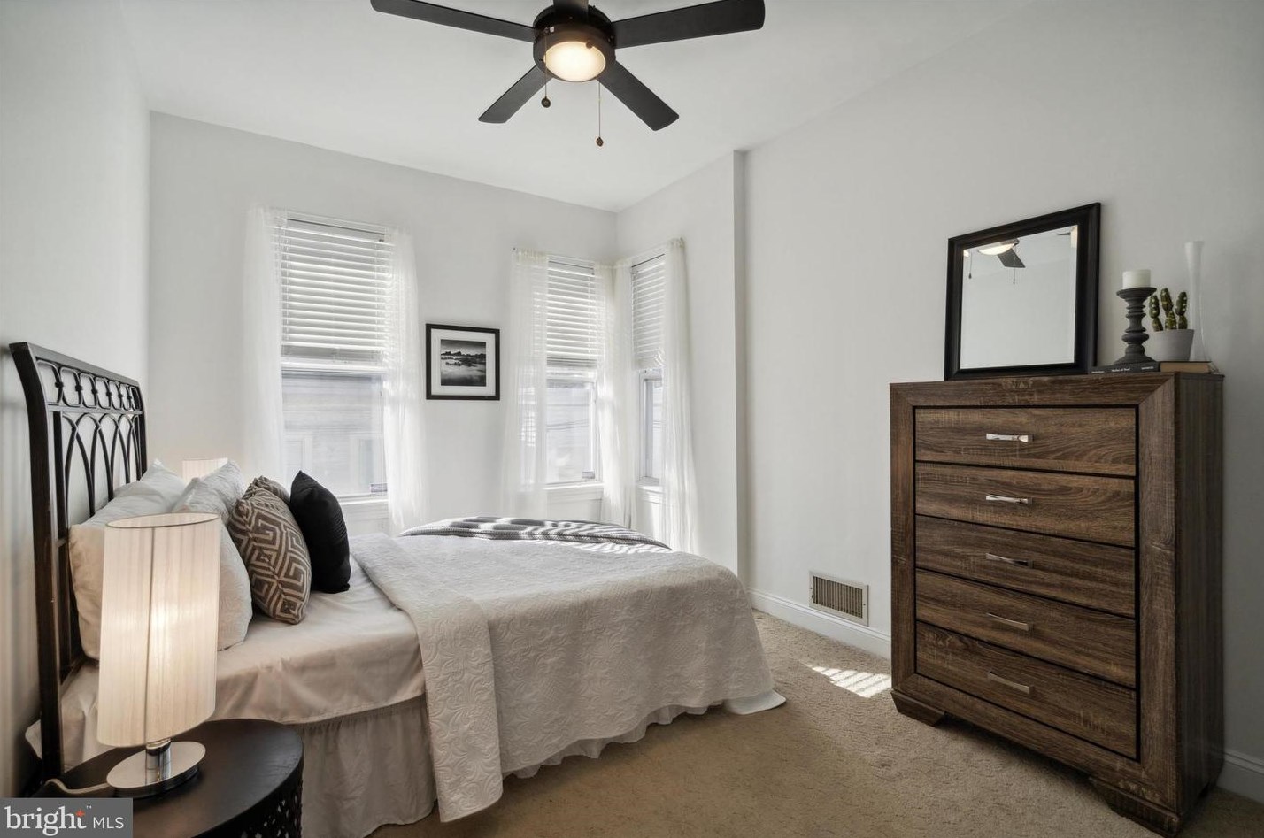 2618 Swain St, Philadelphia PA  19130-2407 exterior