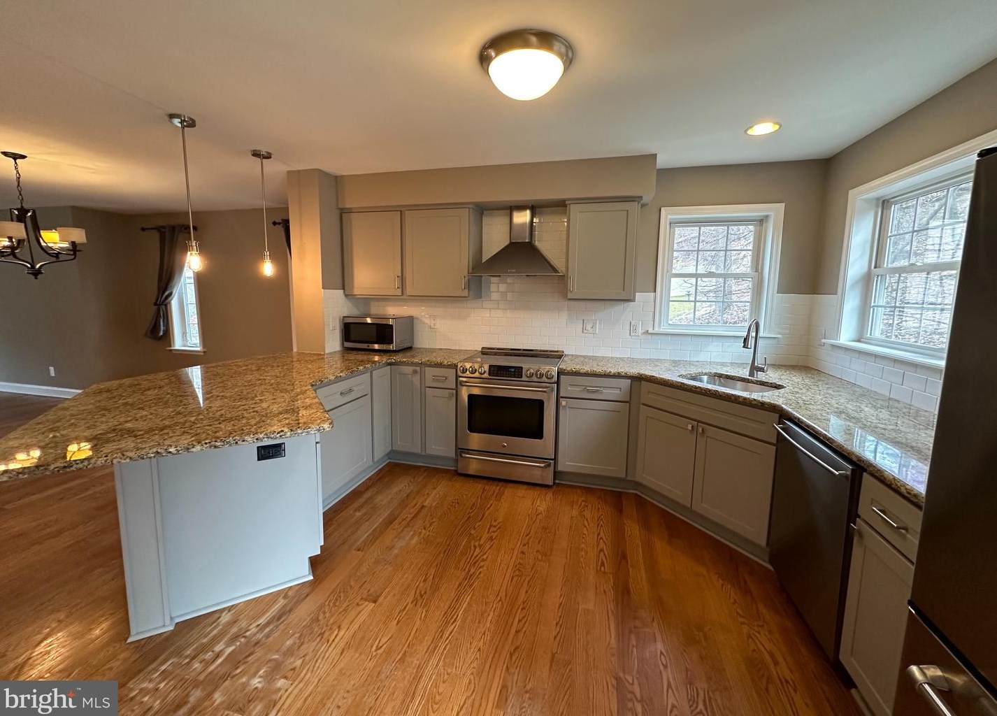 257 Paoli Ave, Philadelphia, PA 19128-4341