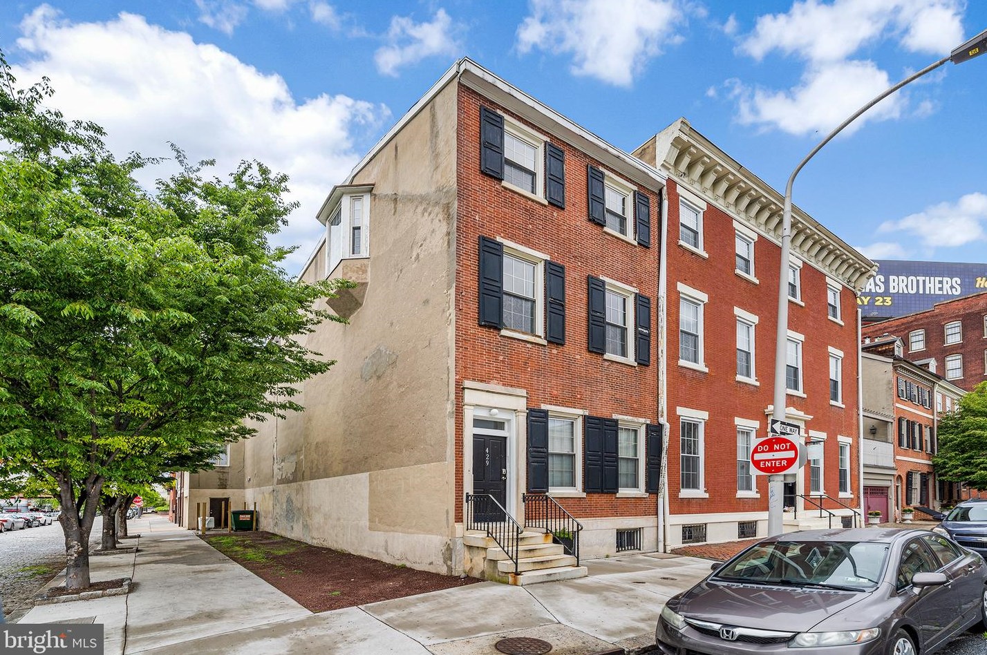 429 Vine St, Philadelphia, PA 19106-1153