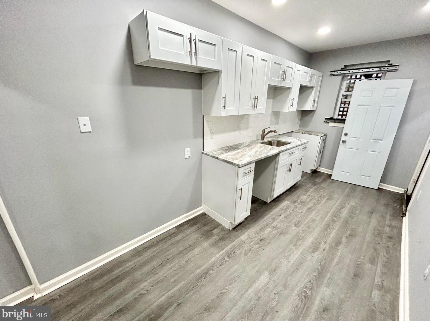 2210 Sergeant St, Philadelphia, PA 19125-2218